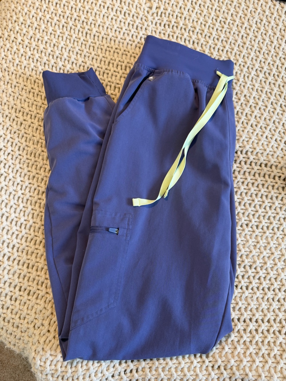 Figs V-neck Scrub Top and Pants - Picture 3 of 3
